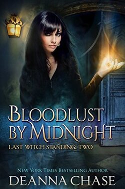 Couverture de Last Witch Standing, Tome 2 : Bloodlust By Midnight
