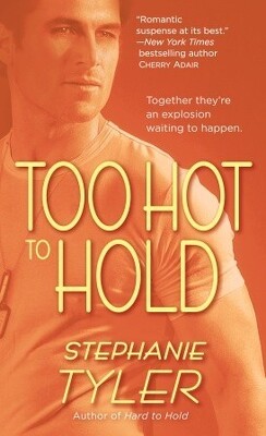 Couverture de Hold Trilogy, Tome 2 : Too Hot to Hold