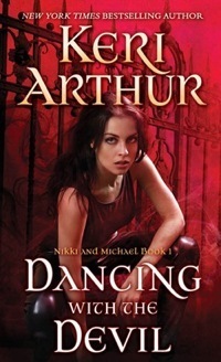 Couverture de Nikki & Michael, Tome 1 : Dancing with the Devil