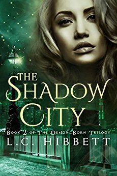 Couverture de The demon-born trilogy, Tome 2: The shadow city